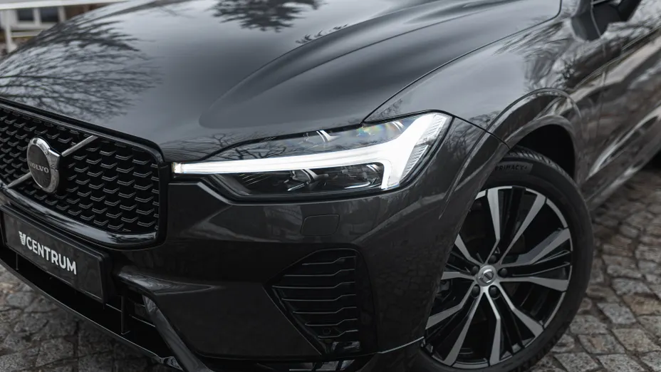 VOLVO XC60 XC60 B4 D AWD Plus Dark aut