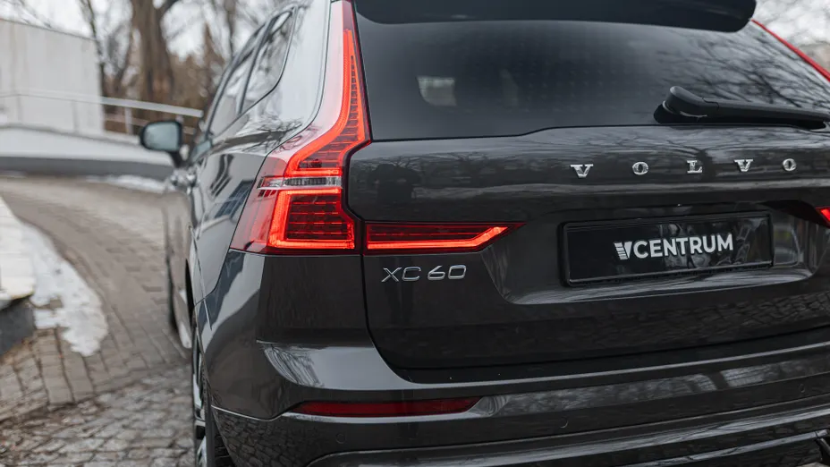 VOLVO XC60 XC60 B4 D AWD Plus Dark aut
