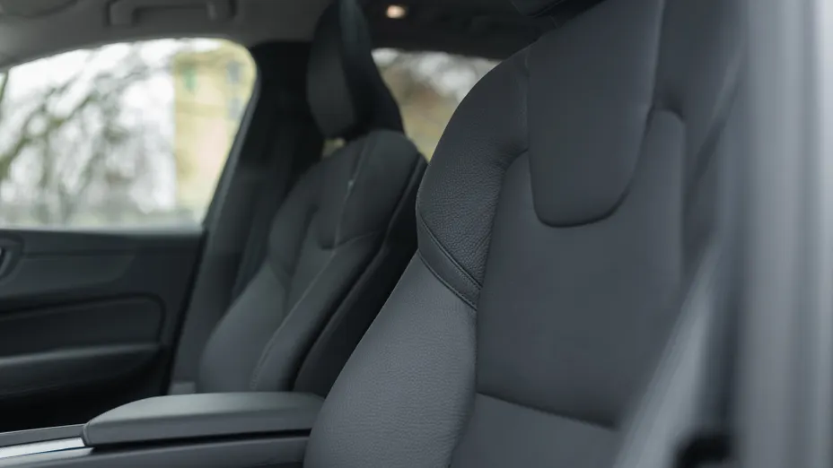 VOLVO XC60 XC60 B4 D AWD Plus Dark aut