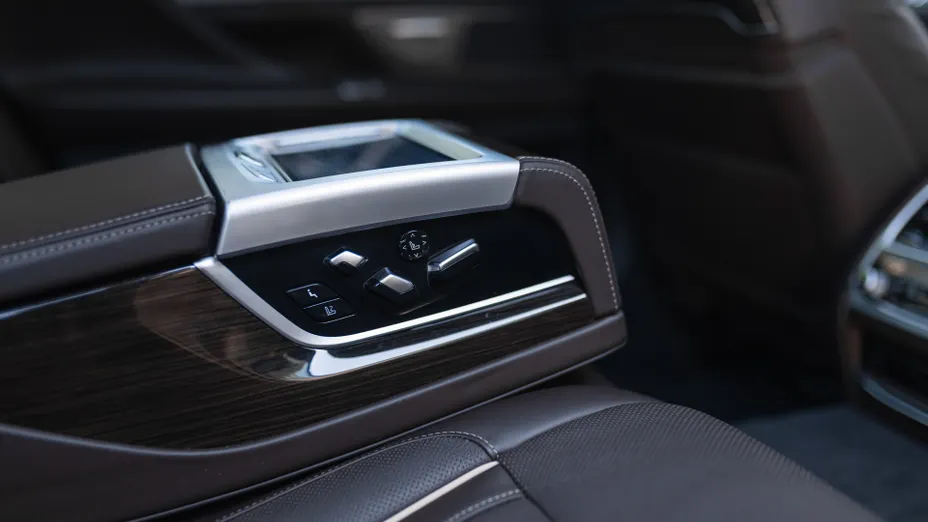 BMW Seria 7 750i L xDrive