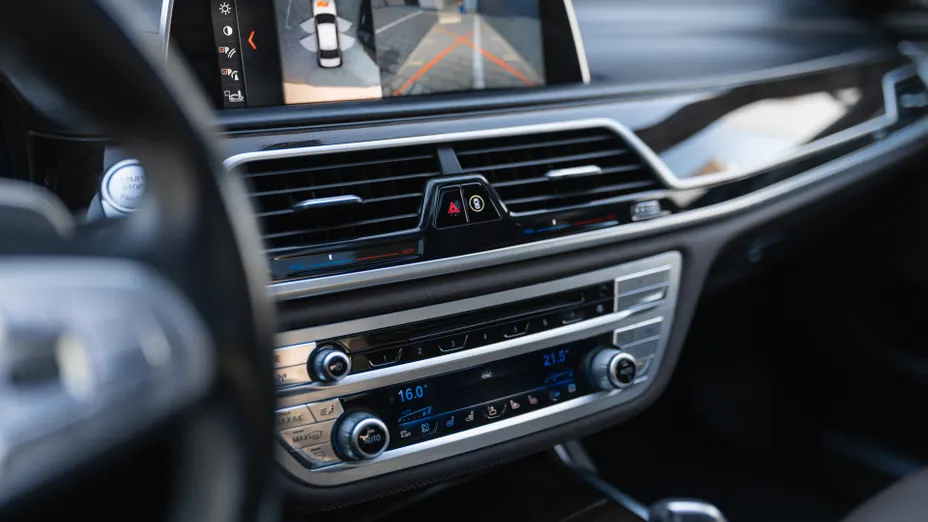 BMW Seria 7 750i L xDrive