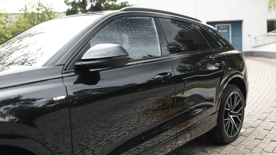 AUDI Q8 -