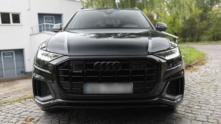 AUDI Q8 -