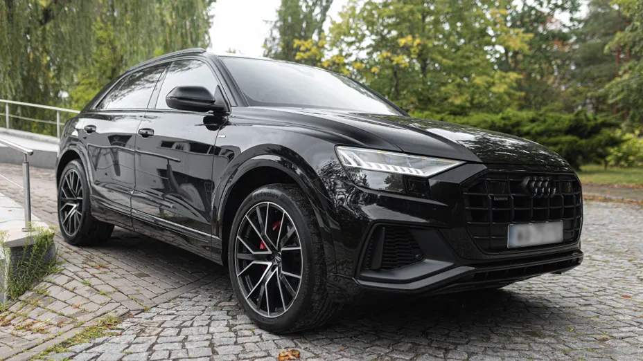 AUDI Q8 -