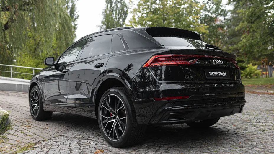 AUDI Q8 -