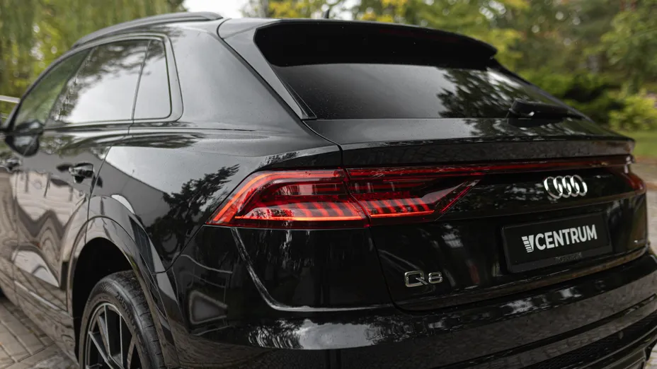 AUDI Q8 -