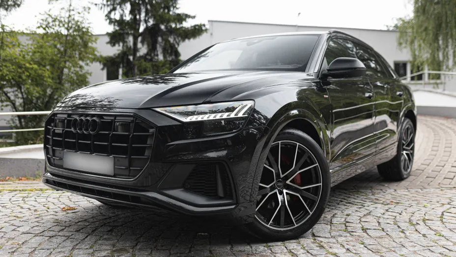 AUDI Q8 -