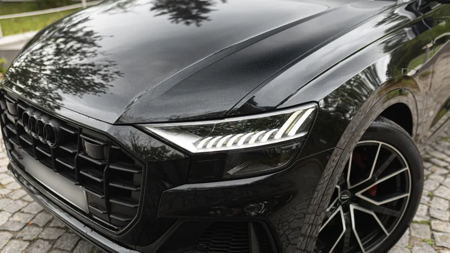 AUDI Q8 -