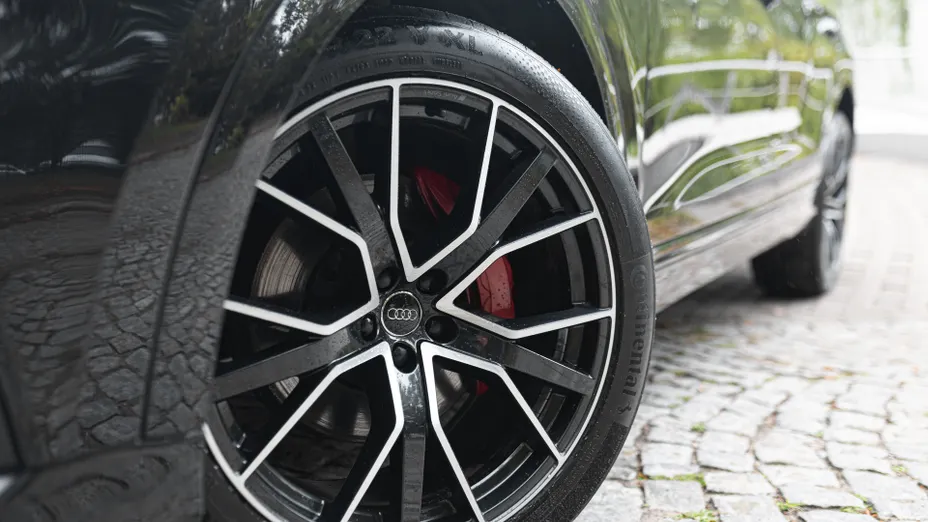 AUDI Q8 -