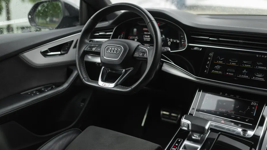 AUDI Q8 -