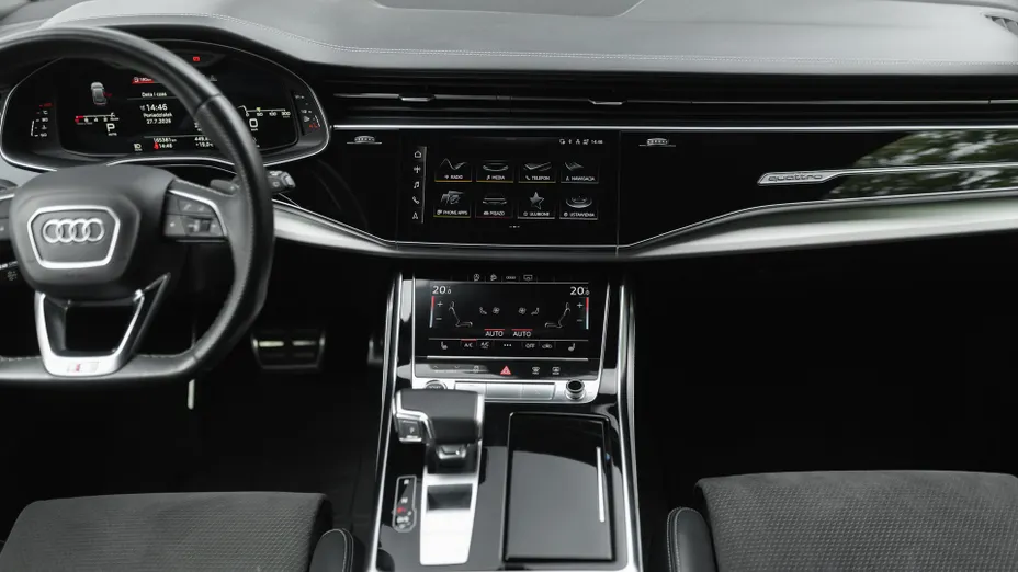 AUDI Q8 -