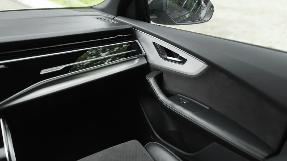 AUDI Q8 -