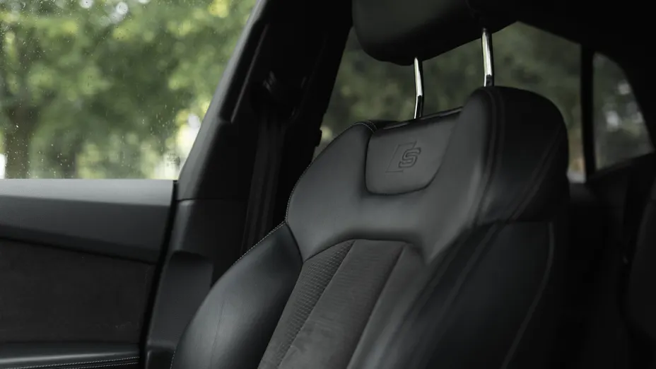 AUDI Q8 -