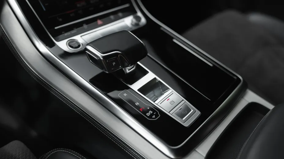 AUDI Q8 -