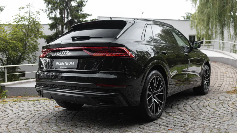 AUDI Q8 -