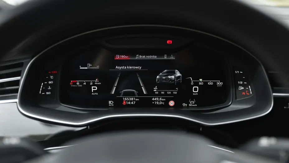 AUDI Q8 -