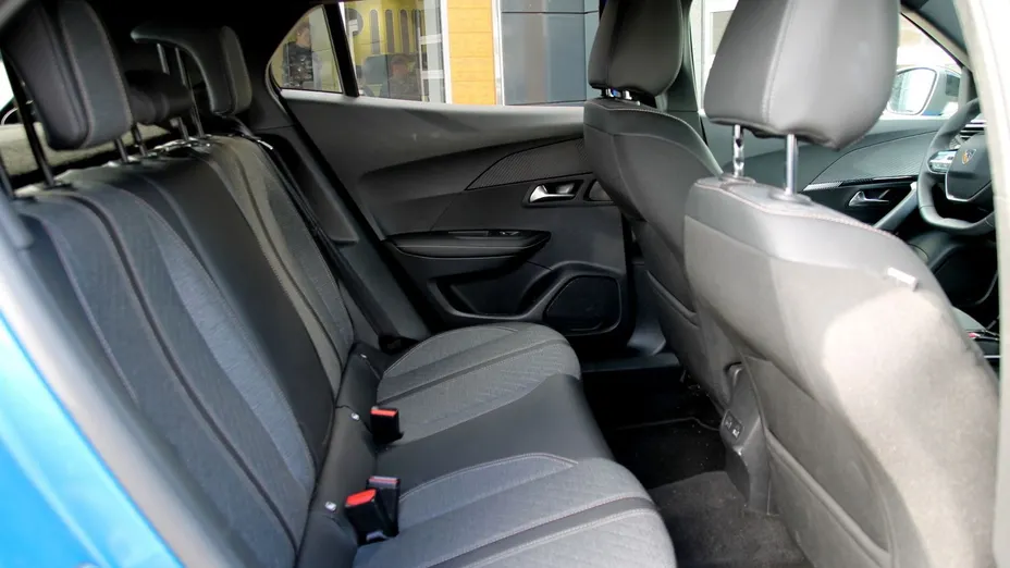 PEUGEOT 2008 2008 PureTech 130 Allure S&S EAT8