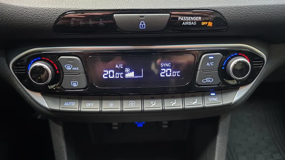 HYUNDAI i30 i30 1.0 T-GDI Smart