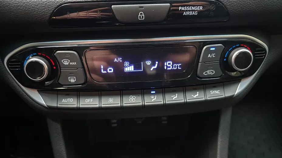 HYUNDAI i30 i30 1.0 T-GDI Smart