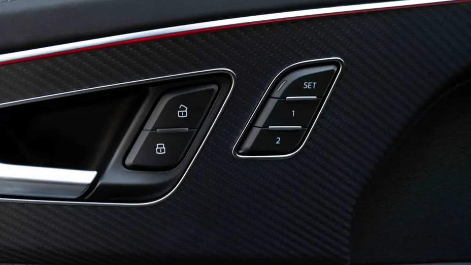 AUDI Q8 / E-Tron RS Q8 TFSI mHEV Quattro Tiptronic