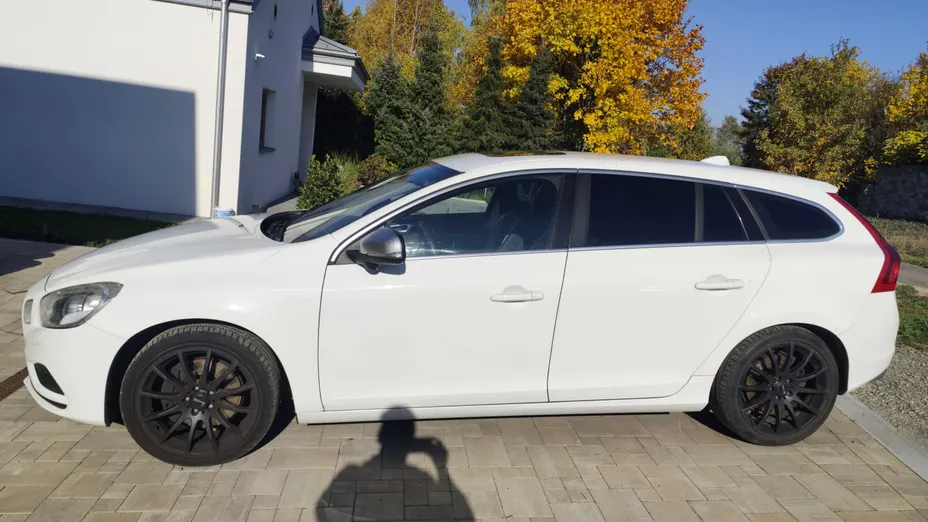 VOLVO V60 -