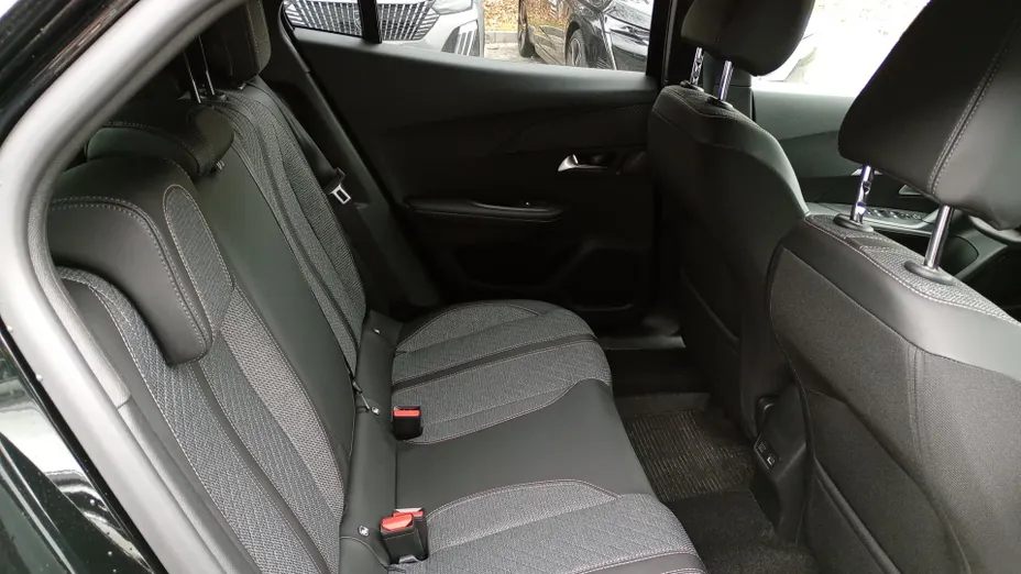 PEUGEOT 2008 2008 1.2 PureTech Allure S&S EAT8 Nowy