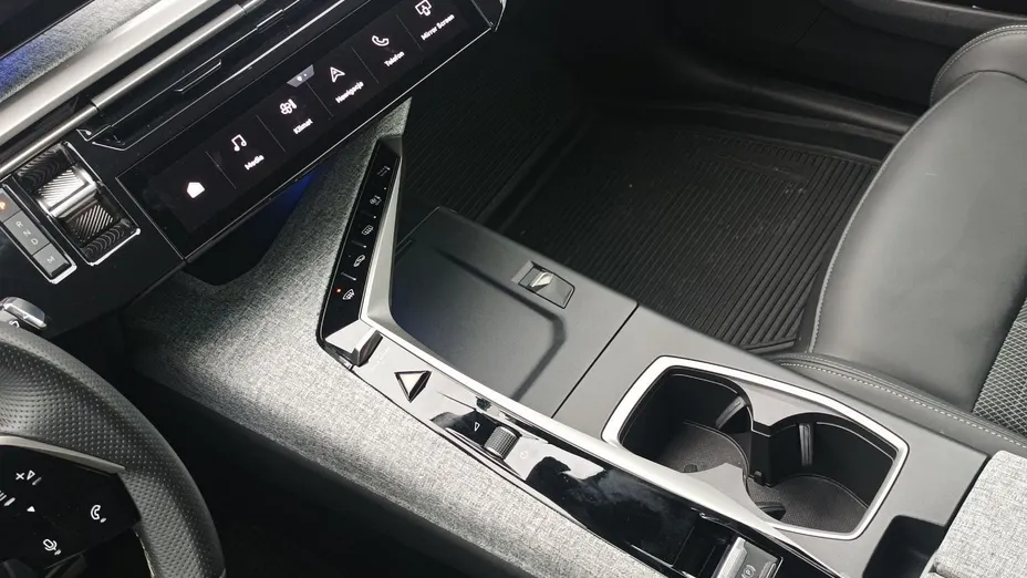 PEUGEOT 3008 3008 1.2 PureTech mHEV GT S&S e-DCS6