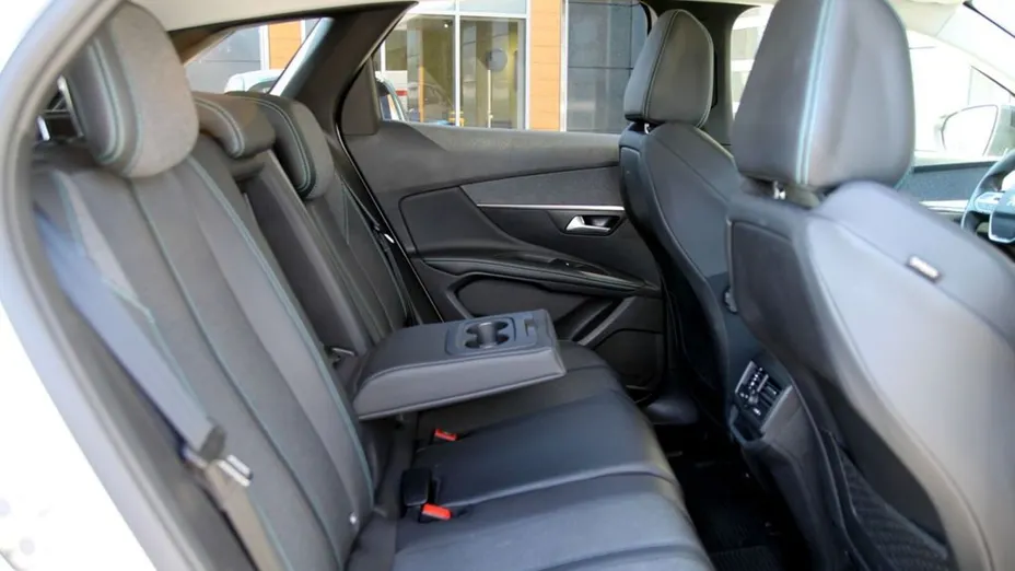 PEUGEOT 3008 3008 1.2 PureTech Allure S&S EAT8