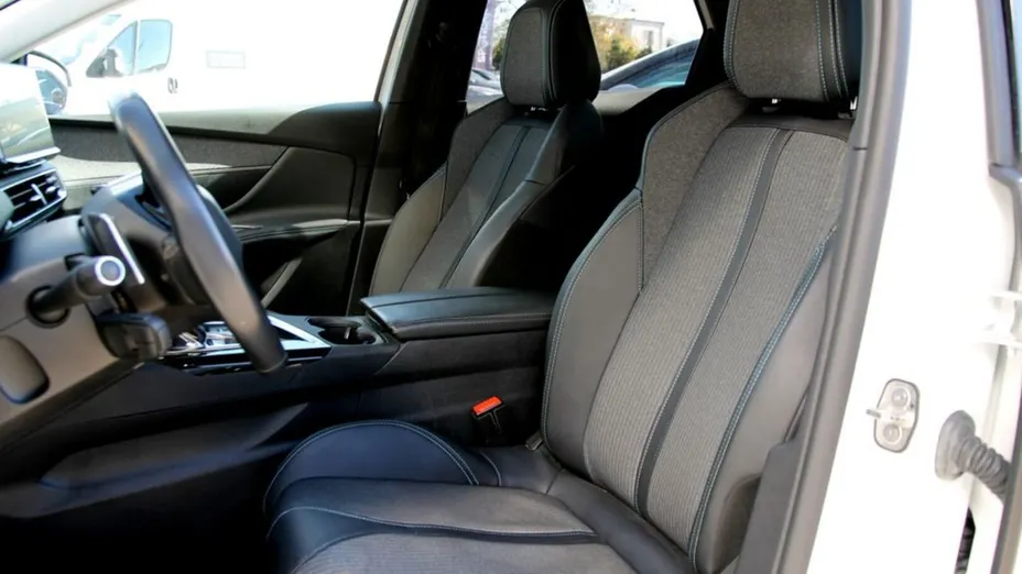 PEUGEOT 3008 3008 1.2 PureTech Allure S&S EAT8