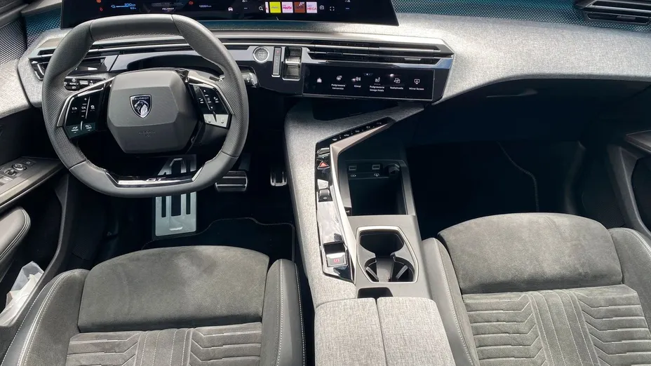 PEUGEOT 5008 e-5008 73kWh GT