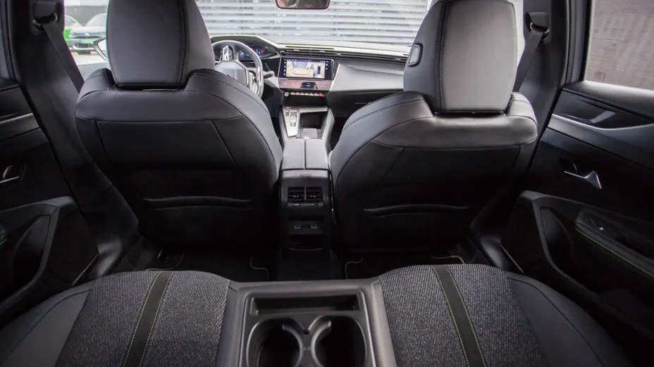 PEUGEOT 408 408 1.6 Plug-In Hybrid 225 Allure EAT8