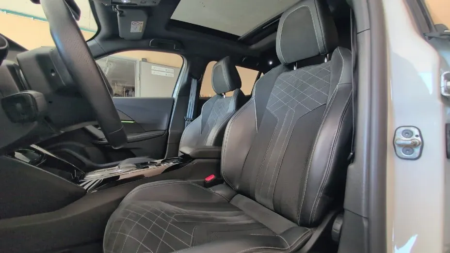 PEUGEOT 2008 e-2008 GT Pack