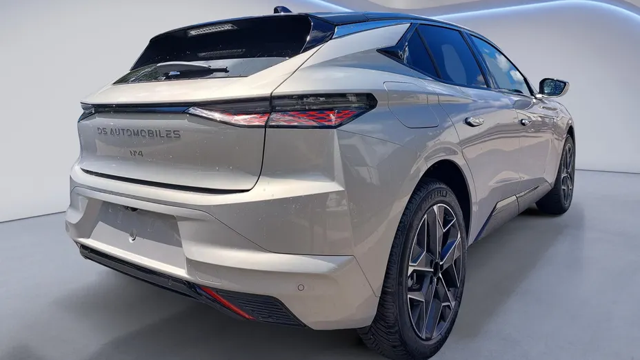 DS N°4 N°4 1.2 mHEV Étoile Alcantara eDCS6 Nowy