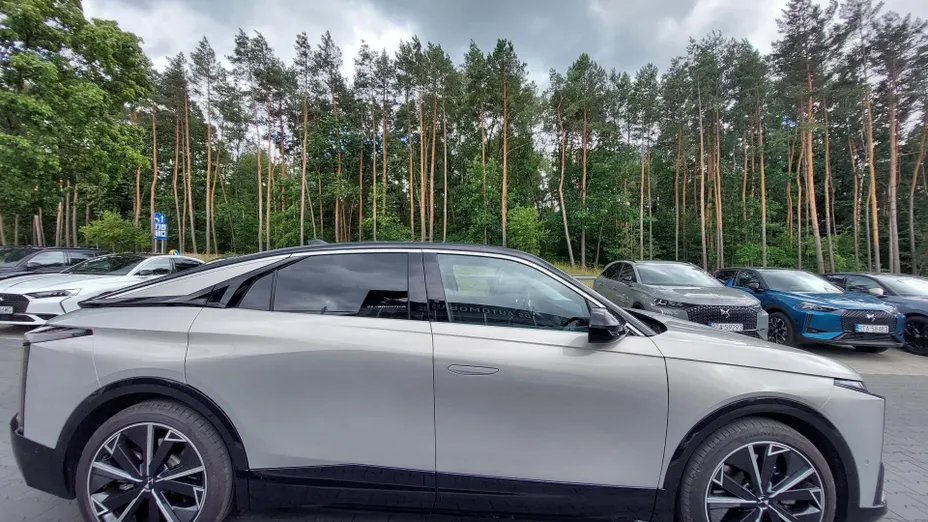 DS N°8 N°8 97.2kWh Long Range AWD Jules Verne