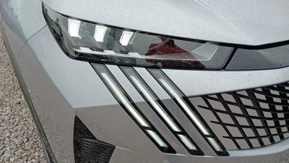PEUGEOT 3008 e-3008 97kWh GT