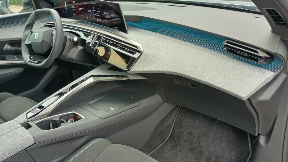 PEUGEOT 3008 e-3008 97kWh GT
