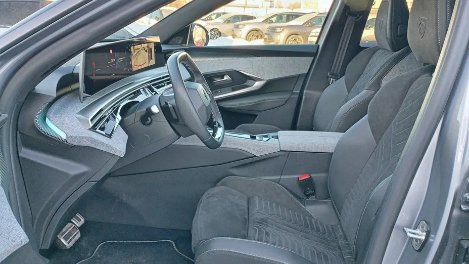 PEUGEOT 3008 e-3008 73kWh AWD Dual Motor Launch Edition