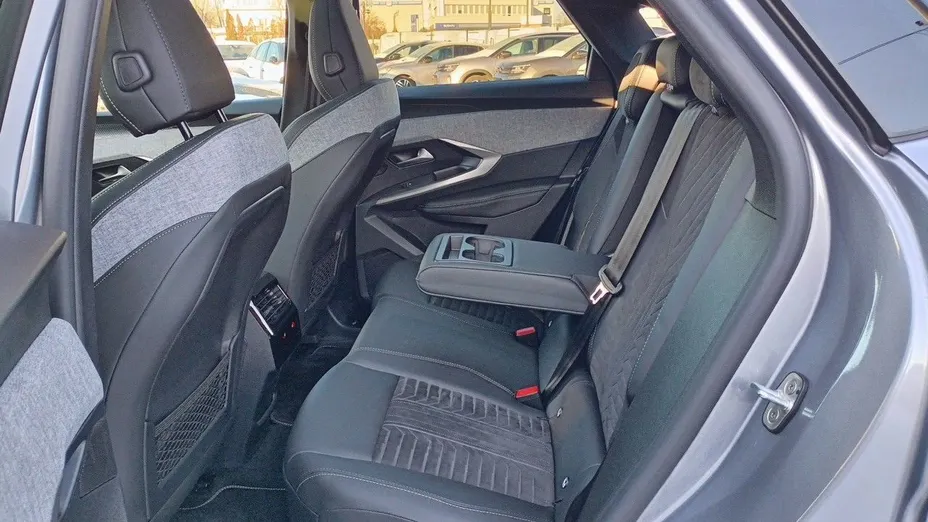 PEUGEOT 3008 e-3008 73kWh AWD Dual Motor Launch Edition