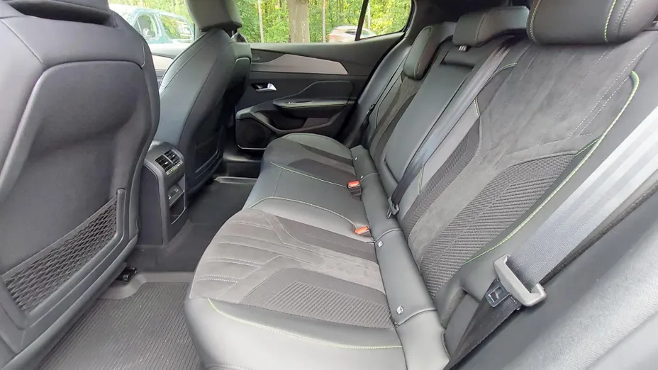 PEUGEOT 408 408 1.2 PureTech mHEV GT Exclusive S&S e-DCS6 Nowy