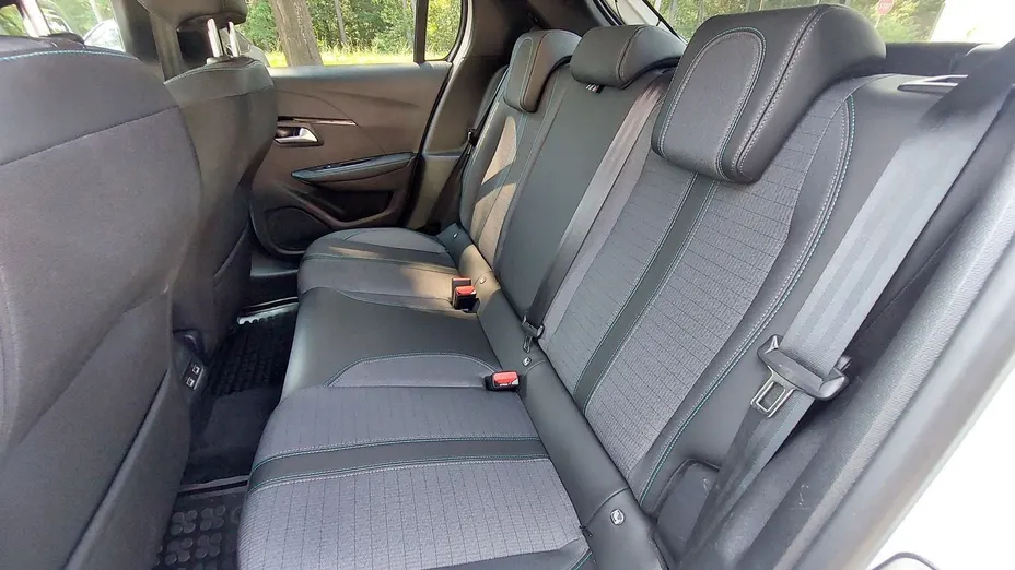 PEUGEOT 208 e-208 Allure