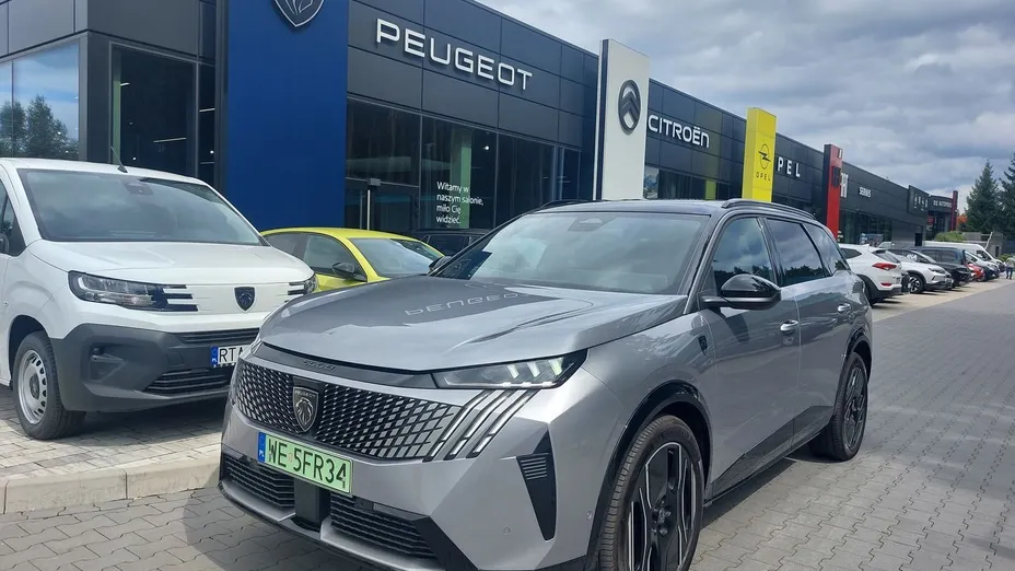 PEUGEOT 5008 e-5008 73kWh AWD Dual Motor GT Exclusive