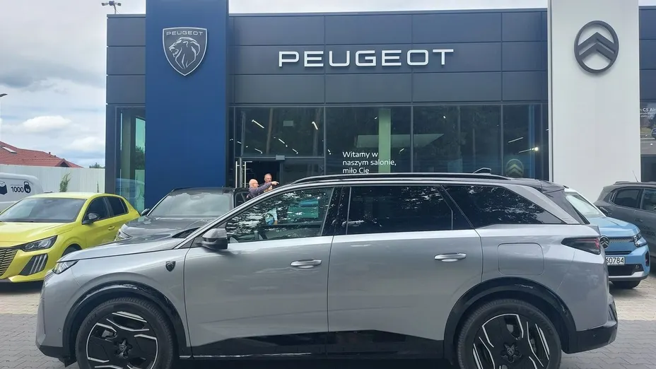 PEUGEOT 5008 e-5008 73kWh AWD Dual Motor GT Exclusive