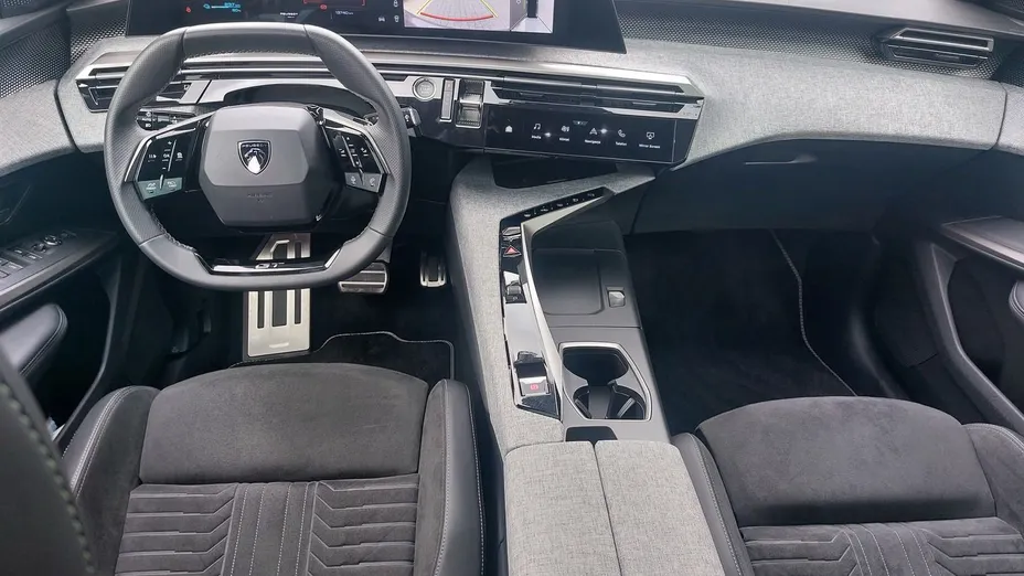 PEUGEOT 5008 e-5008 73kWh AWD Dual Motor GT Exclusive