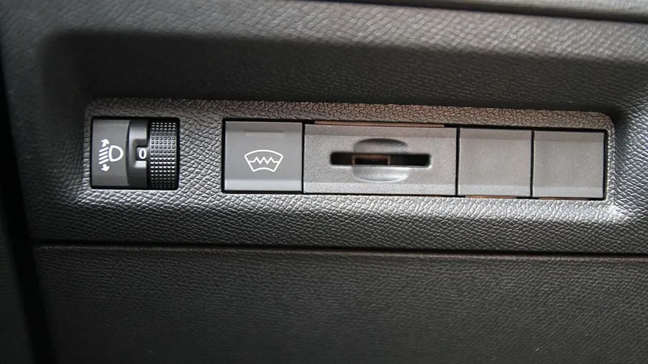 PEUGEOT 408 408 1.2 PureTech Allure S&S EAT8