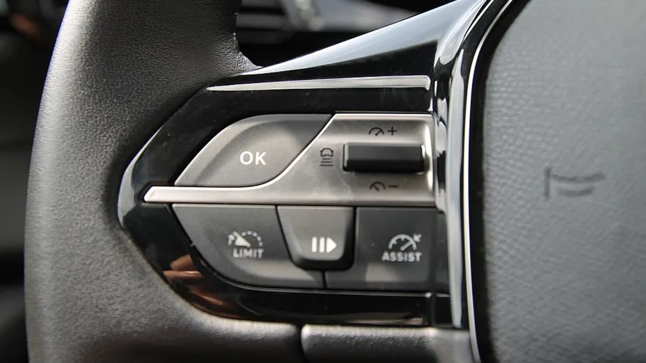 PEUGEOT 408 408 1.2 PureTech Allure S&S EAT8