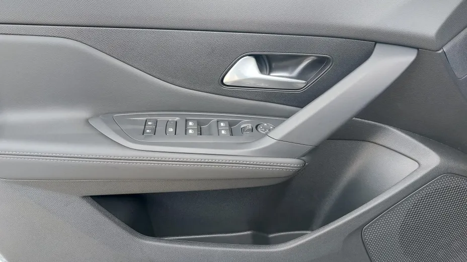 PEUGEOT 408 408 1.2 PureTech mHEV Business S&S e-DCS6 Nowy