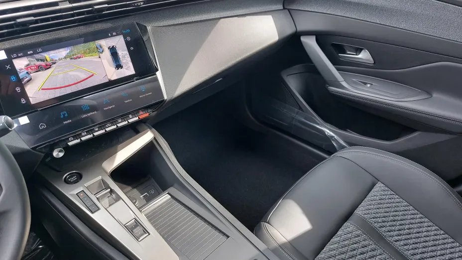 PEUGEOT 408 408 1.2 PureTech mHEV Business S&S e-DCS6 Nowy