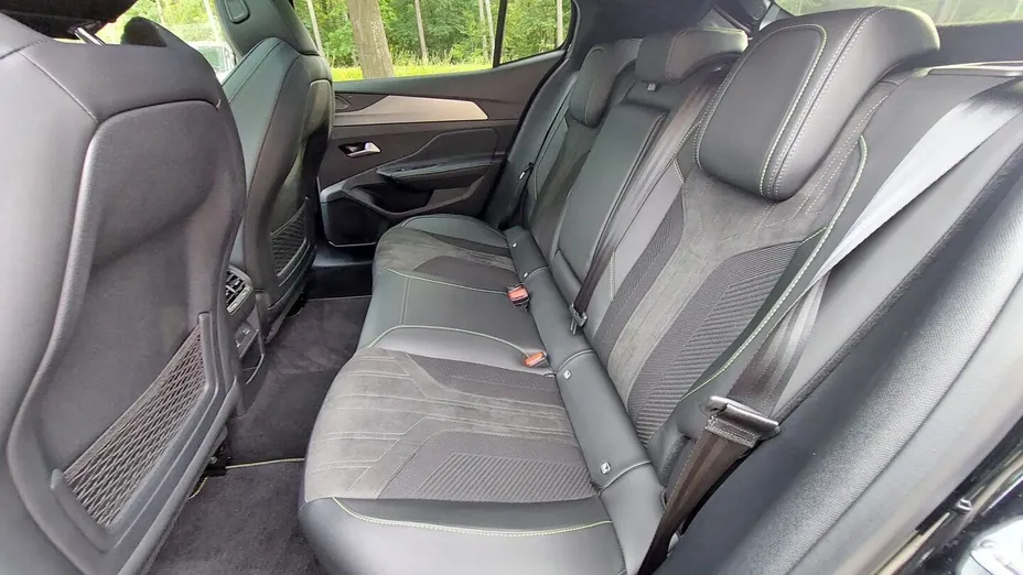 PEUGEOT 408 408 1.6 Plug-In Hybrid 225 GT EAT8