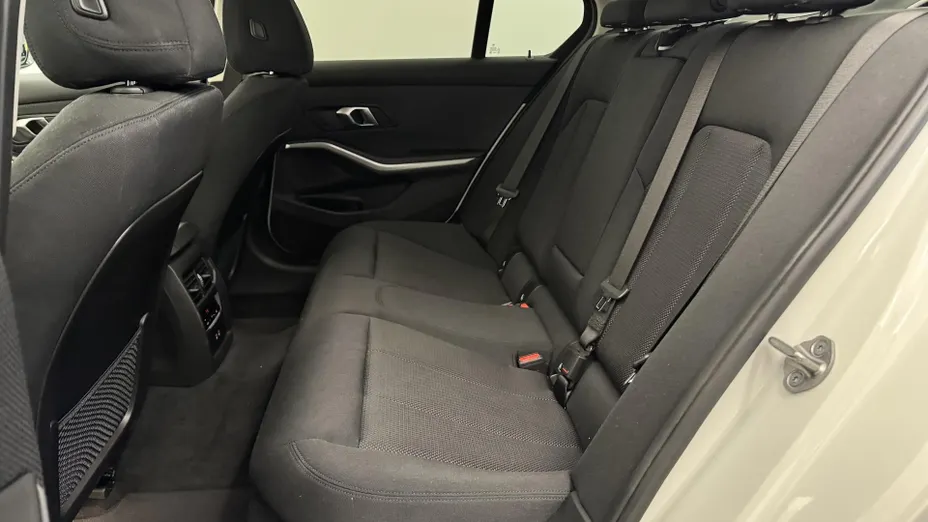 BMW Seria 3 318i sport-aut