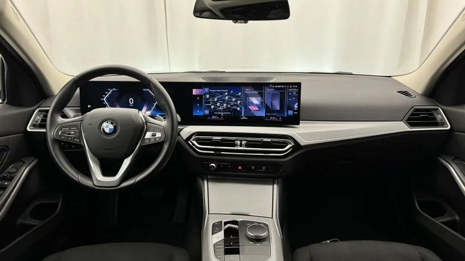 BMW Seria 3 318i sport-aut